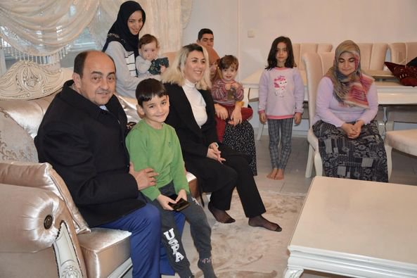 DEMİRTAŞ'IN DEPREMZEDELERE ZİYARETİ
