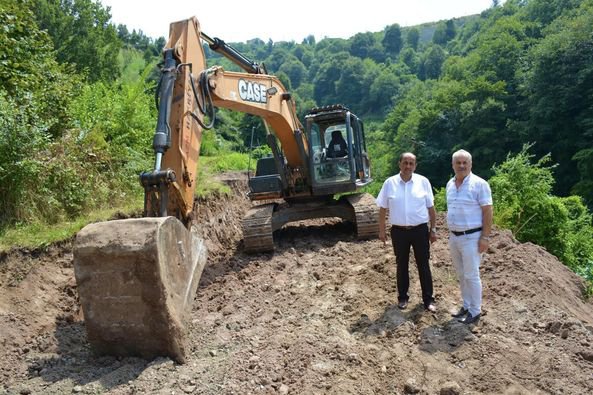 BELEDİYE EKİPLERİMİZ TARAFINDAN PARKE TAŞI YENİLEME VE YOL AÇMA ÇALIŞMALARI SÜRÜYOR