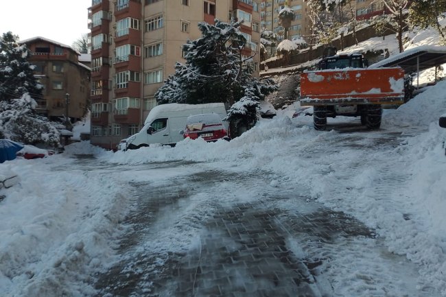 EKİPLERİMİZ KARLA MÜCADDELE KAPSAMINDA ÇALIŞMALARA DEVAM EDİYOR...