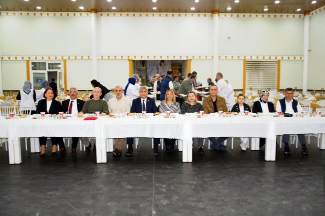 BAŞKAN KARA BELEDİYE PERSONELLERİ İLE İFTARDA BULUŞTU