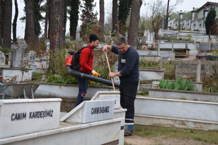 GÜLÜÇ BELEDİYESİ BELDE MEZARLIĞINDA TEMİZLİK BAKIM ONARIM ÇALIŞMALARINA BAŞLADI