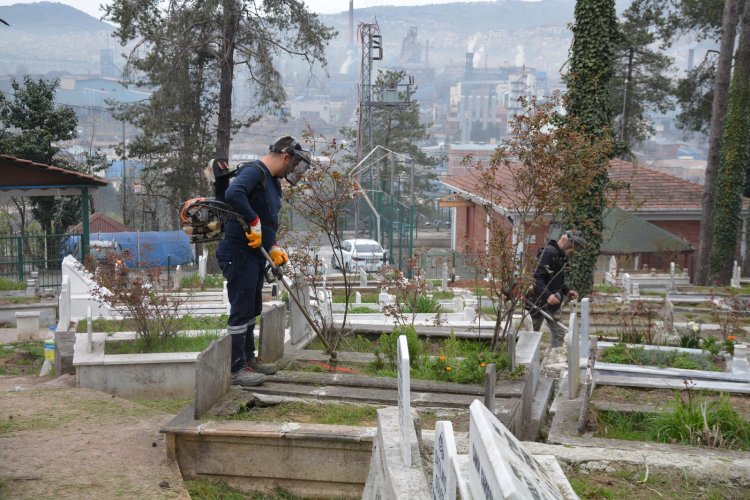 GÜLÜÇ BELEDİYESİ BELDE MEZARLIĞINDA TEMİZLİK BAKIM ONARIM ÇALIŞMALARINA BAŞLADI