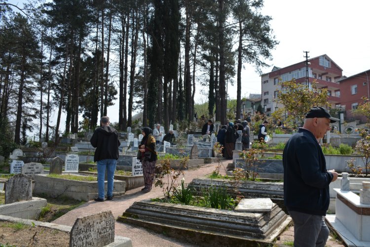 BELDE MEZARLIĞINDA AREFE GÜNÜ MÜNASEBETİYLE KURAN-I KERİM OKUTULDU