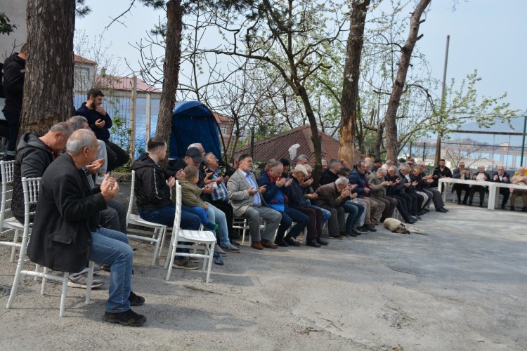 BELDE MEZARLIĞINDA AREFE GÜNÜ MÜNASEBETİYLE KURAN-I KERİM OKUTULDU