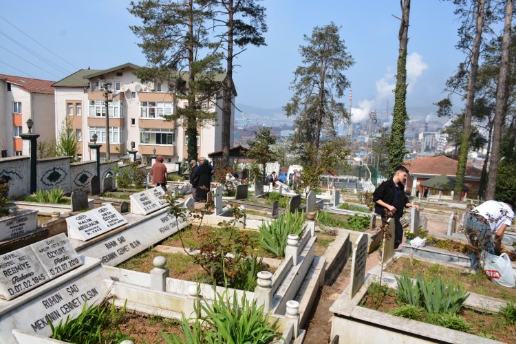 BELDE MEZARLIĞINDA AREFE GÜNÜ MÜNASEBETİYLE KURAN-I KERİM OKUTULDU