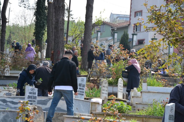 BELDE MEZARLIĞINDA AREFE GÜNÜ MÜNASEBETİYLE KURAN-I KERİM OKUTULDU
