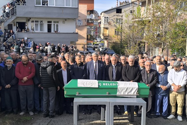 MERHUMA  ALLAH'TAN RAHMET DİLİYORUZ...