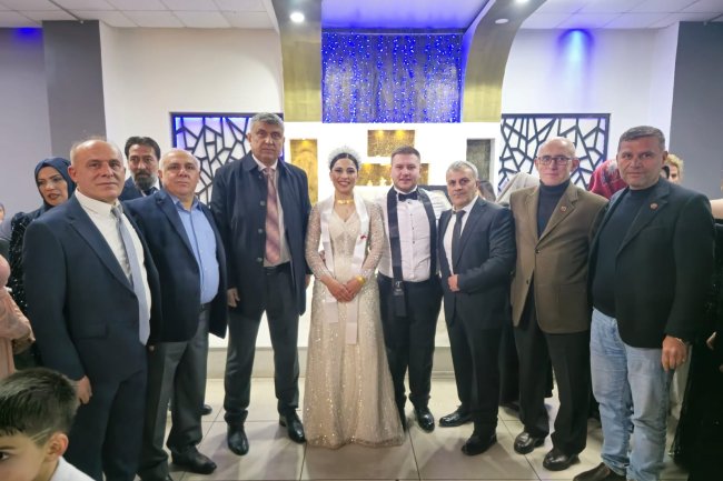GENÇ ÇİFTLERİMİZE BİR ÖMÜR BOYU MUTLULUKLAR DİLERİZ...
