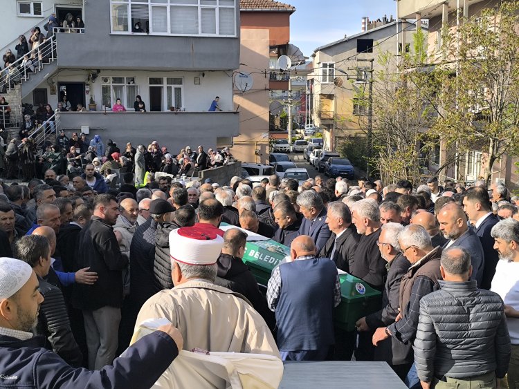 MERHUMA  ALLAH'TAN RAHMET DİLİYORUZ...