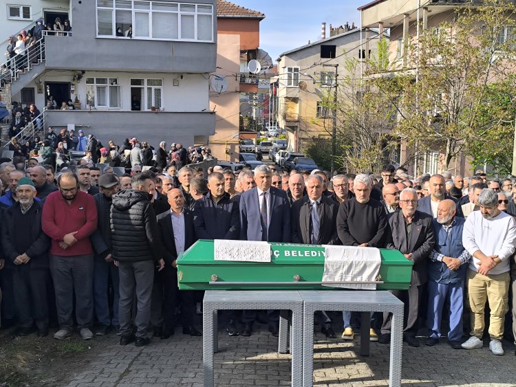 MERHUMA  ALLAH'TAN RAHMET DİLİYORUZ...