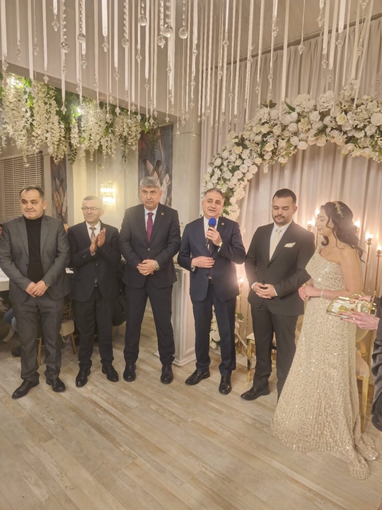 GENÇ ÇİFTLERİMİZE MUTLULUKLAR DİLİYORUZ...