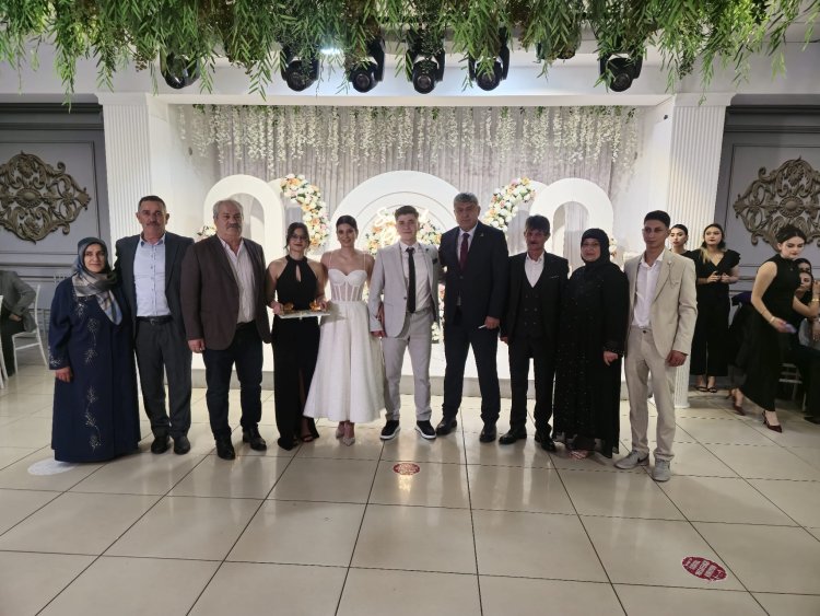 GENÇ CİFTLERİMİZE MUTLULUKLAR DİLİYORUZ...