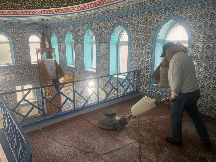 CAMİLERİMİZDE TEMİZLİK ÇALIŞMASI BAŞLATILDI