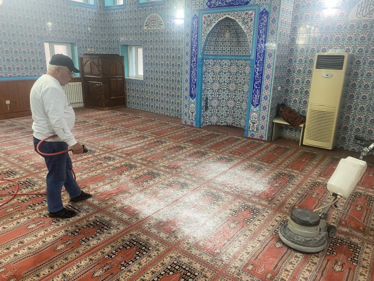 CAMİLERİMİZDE TEMİZLİK ÇALIŞMASI BAŞLATILDI