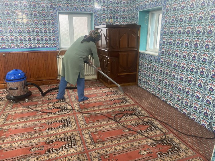 CAMİLERİMİZDE TEMİZLİK ÇALIŞMASI BAŞLATILDI