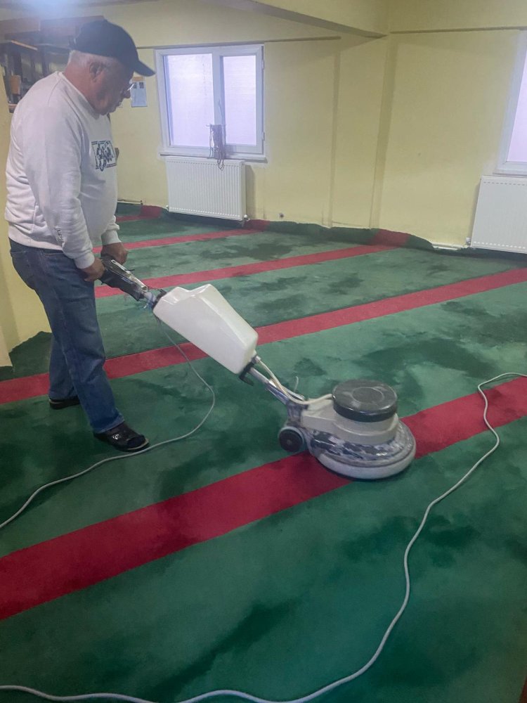 CAMİLERİMİZDE TEMİZLİK ÇALIŞMASI BAŞLATILDI