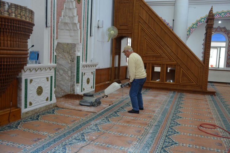 CAMİLERİMİZDE TEMİZLİK ÇALIŞMASI BAŞLATILDI