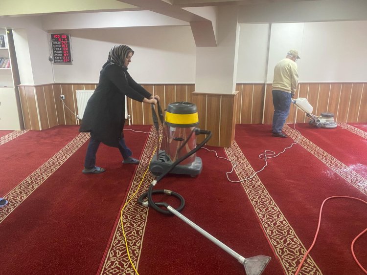 CAMİLERİMİZDE TEMİZLİK ÇALIŞMASI BAŞLATILDI