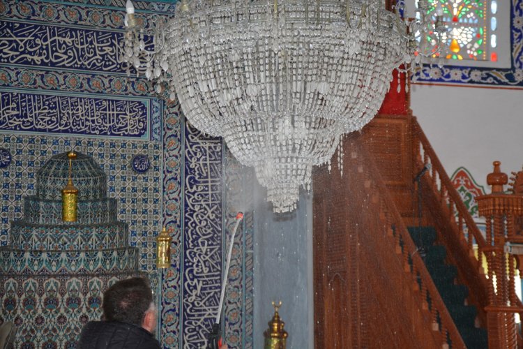CAMİLERİMİZDE TEMİZLİK ÇALIŞMASI BAŞLATILDI