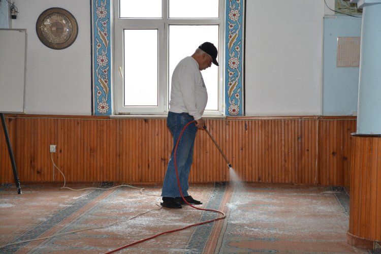 CAMİLERİMİZDE TEMİZLİK ÇALIŞMASI BAŞLATILDI