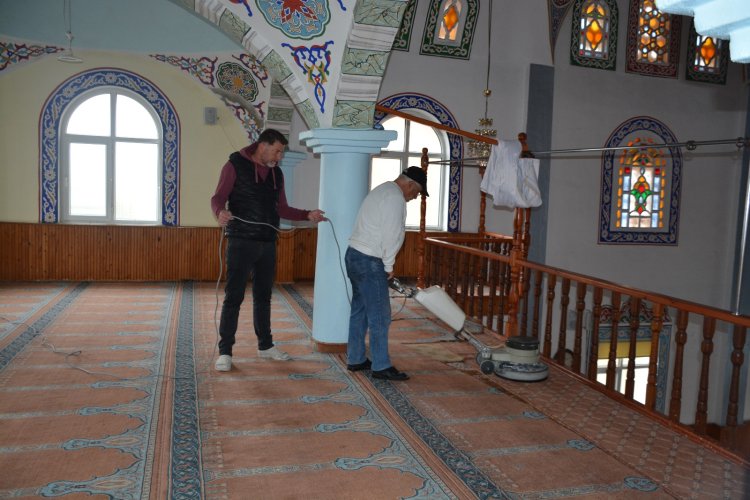 CAMİLERİMİZDE TEMİZLİK ÇALIŞMASI BAŞLATILDI