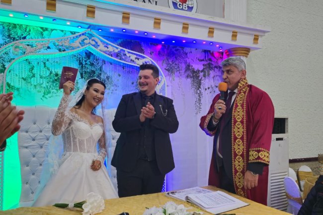 BİR ÖMÜR BOYU MUTLULUKLAR DİLERİZ...
