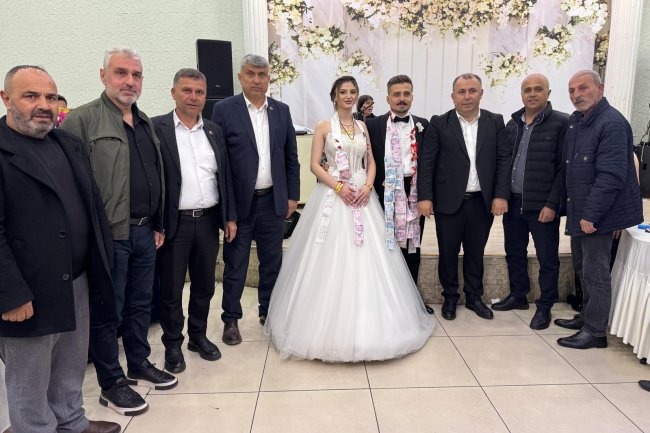 GENÇ ÇİFTİMİZE BİR ÖMÜR BOYU MUTLULUKLAR DİLERİZ...