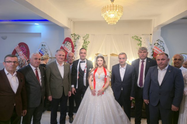 GENÇ ÇİFTİMİZE MUTLULUKLAR DİLERİZ...
