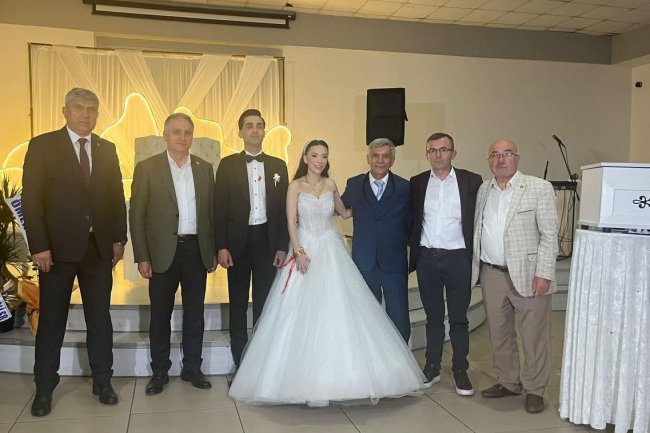 GENÇ ÇİFTİMİZE BİR ÖMÜR BOYU MUTLULUKLAR DİLERİZ...