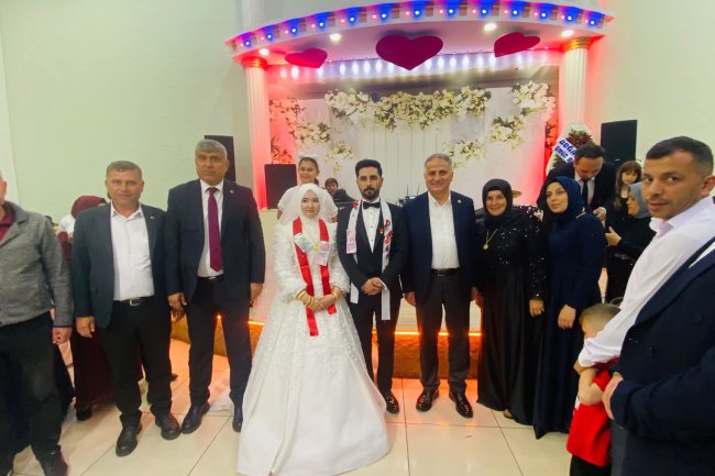 GENÇ ÇİFTİMİZE BİR ÖMÜR BOYU MUTLULUKLAR DİLİYORUZ...