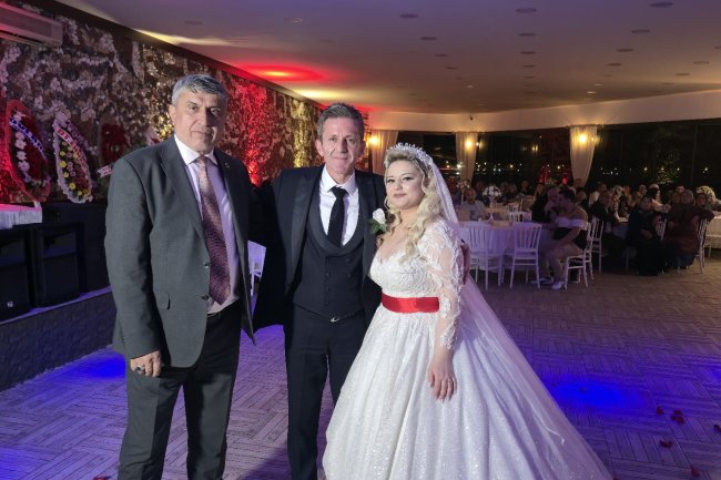 GENÇ CİFTİMİZE BİR ÖMÜR BOYU MUTLULUKLAR DİLERİZ.