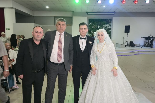 GENÇ ÇİFTİMİZE BİR ÖMÜR BOYU MUTLULUKLAR DİLERİZ.