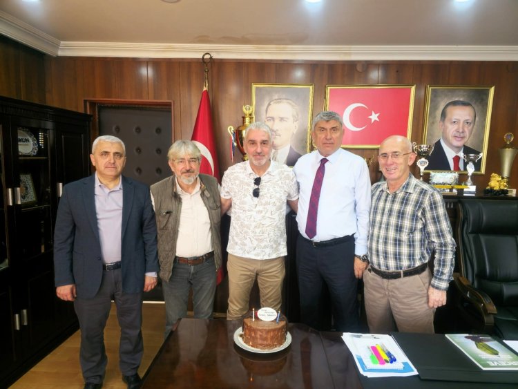 LİDERLİK SADECE UNVANLA DEĞİL DURUŞLA OLUR...