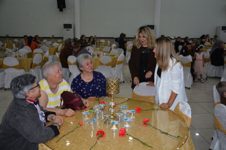 ANNELER GÜNÜ KUTLU OLSUN
