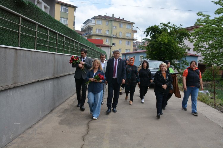 ANNELER GÜNÜ KUTLU OLSUN....
