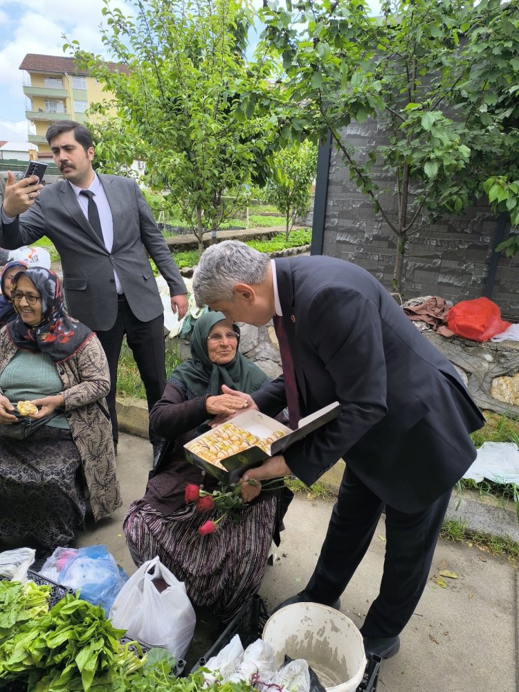 ANNELER GÜNÜ KUTLU OLSUN....