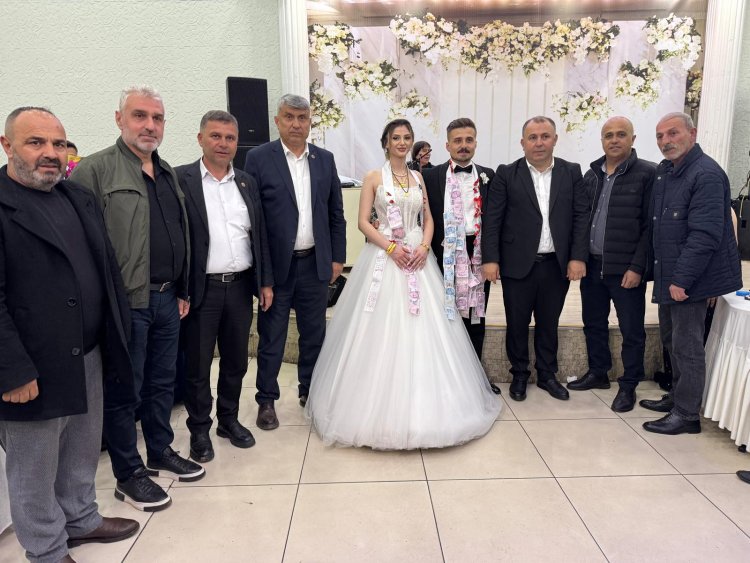 GENÇ ÇİFTİMİZE BİR ÖMÜR BOYU MUTLULUKLAR DİLERİZ...