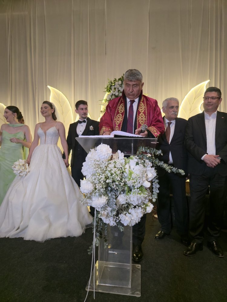 GENÇ ÇİFTİMİZE BİR ÖMÜR BOYU MUTLULUKLAR DİLERİZ...