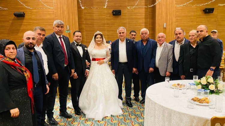GENÇ ÇİFTİMİZE BİR ÖMÜR BOYU MUTLULUKLAR DİLERİZ...