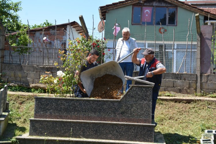 KURBAN BAYRAMI ÖNCESİNDE MEZARLIKLAR TEMİZLENİYOR...
