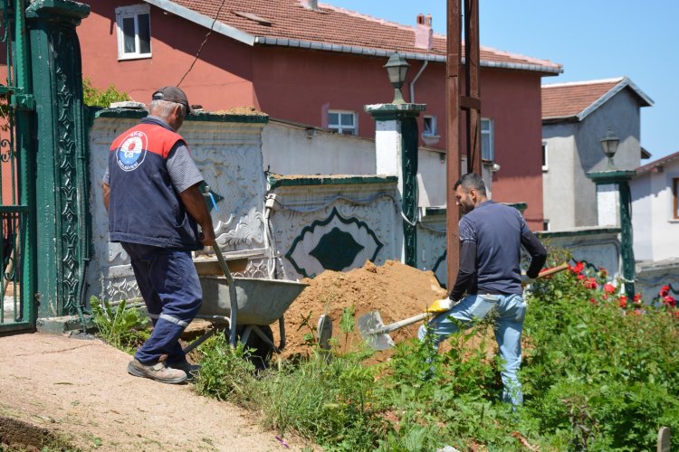 KURBAN BAYRAMI ÖNCESİNDE MEZARLIKLAR TEMİZLENİYOR...