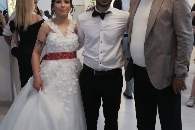 GENÇ ÇİFTİMİZE BİR ÖMÜR BOYU MUTLULUKLAR DİLERİZ