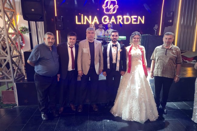 GENÇ ÇİFTİMİZE BİR ÖMÜR BOYU MUTLULUKLAR DİLERİZ...