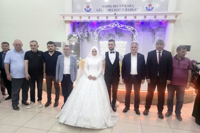 GENÇ ÇİFTİMİZE BİR ÖMÜR BOYU MUTLULUKLAR DİLERİZ.