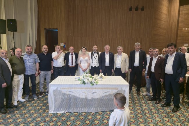 GENÇ ÇİFTİMİZE BİR ÖMÜR BOYU MUTLULUKLAR DİLERİZ...