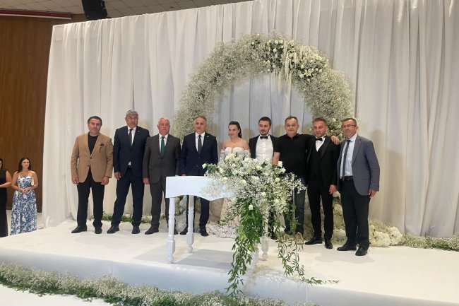 GENÇ ÇİFTİMİZE BİR ÖMÜR BOYU MUTLULUKLAR DİLERİZ...
