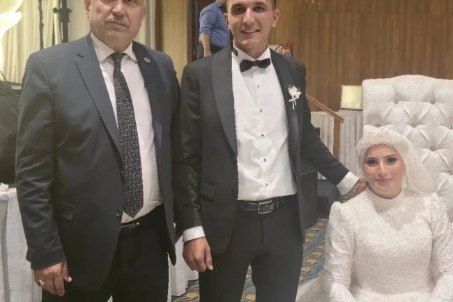GENÇ ÇİFTİMİZE BİR ÖMÜR BOYU MUTLULUKLAR DİLERİZ...
