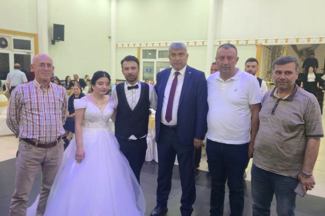 GENÇ CİFTİMİZE BİR ÖMÜR BOYU MUTLULUKLAR DİLERİZ...