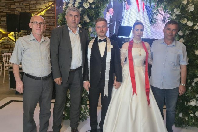 GENÇ ÇİFTİMİZE BİR ÖMÜR BOYU MUTLULUKLAR DİLERİZ...