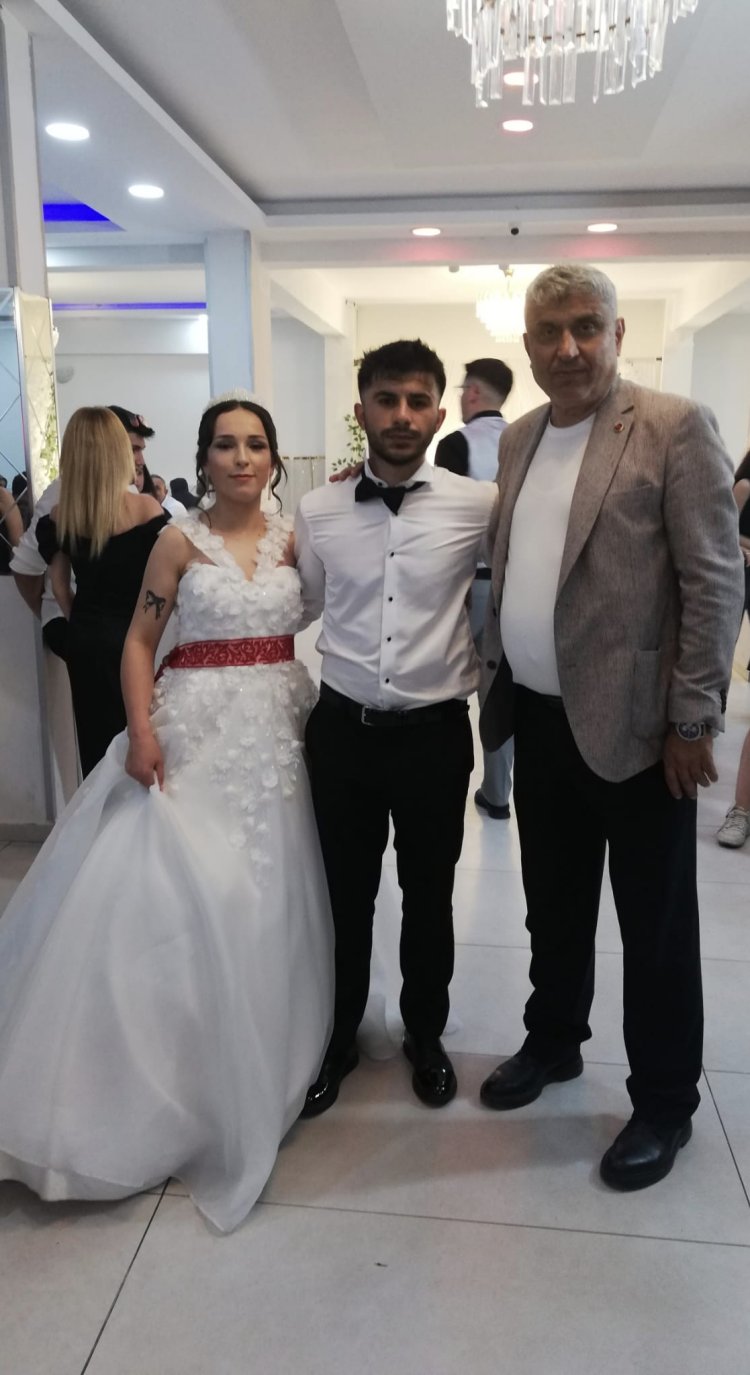 GENÇ ÇİFTİMİZE BİR ÖMÜR BOYU MUTLULUKLAR DİLERİZ